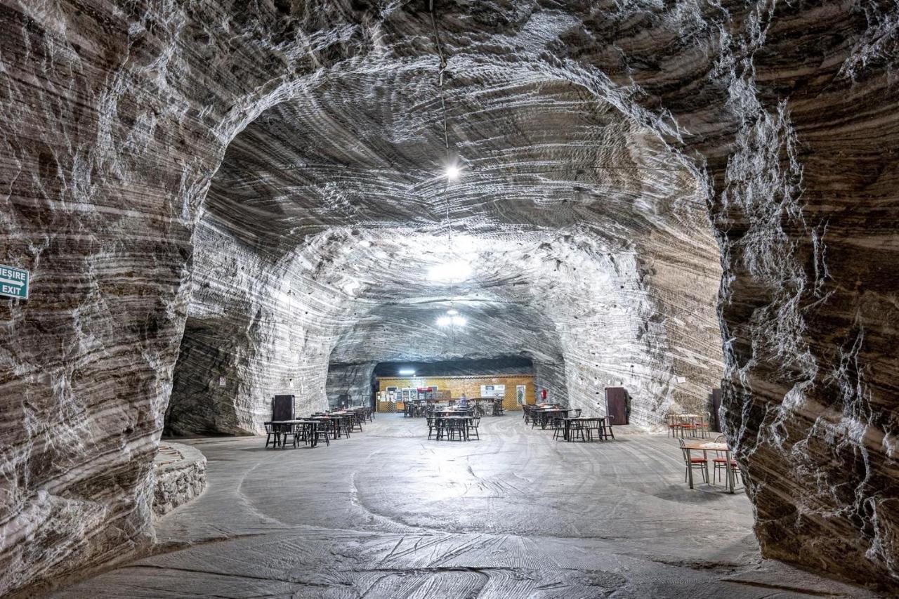 Pensiunea Lui Calin Ocnele Mari Exteriör bild