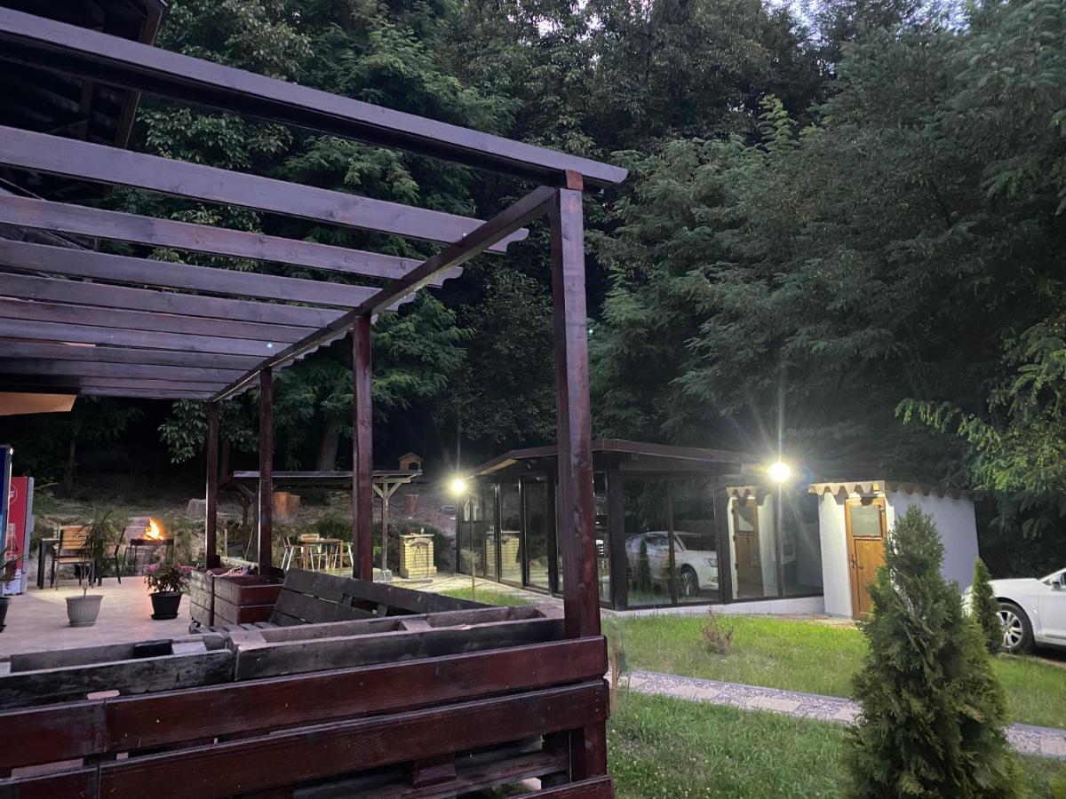 Pensiunea Lui Calin Ocnele Mari Exteriör bild