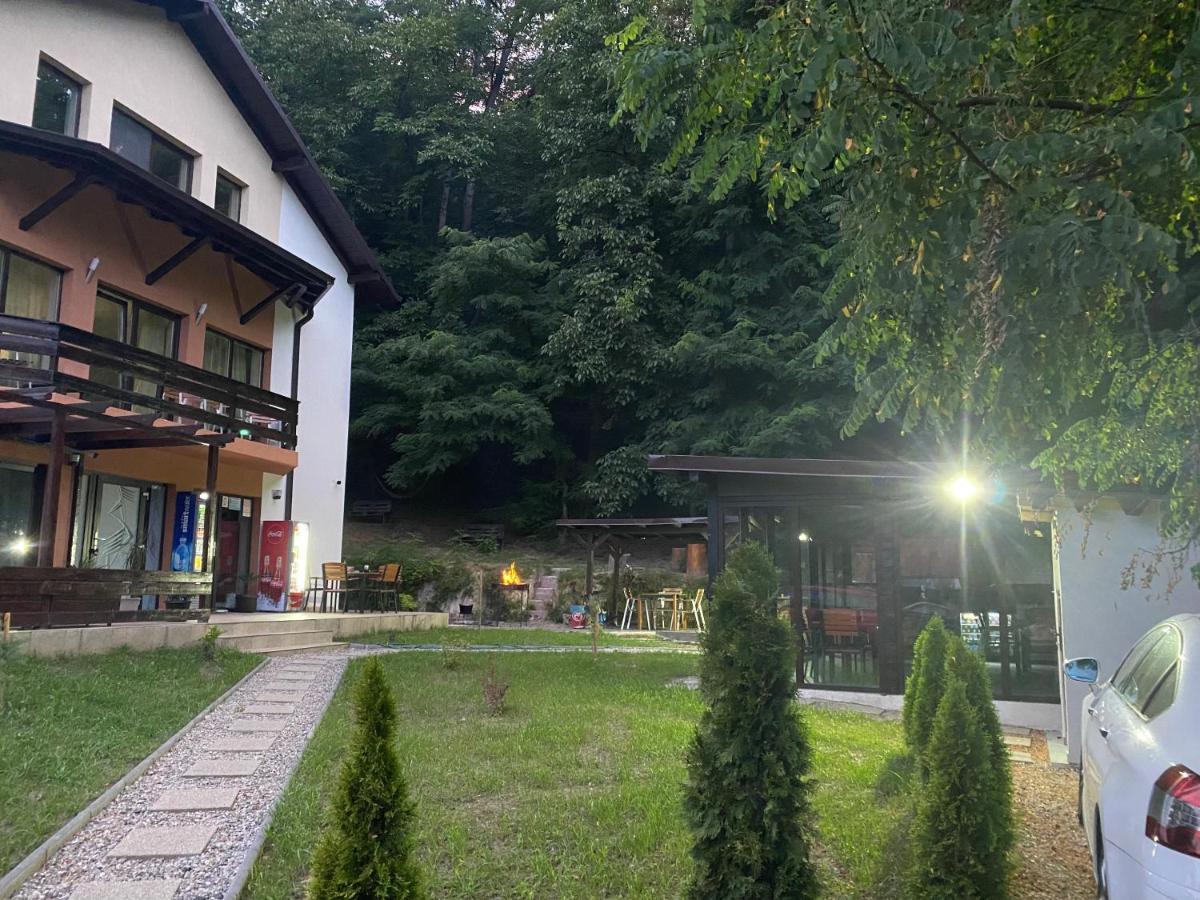 Pensiunea Lui Calin Ocnele Mari Exteriör bild